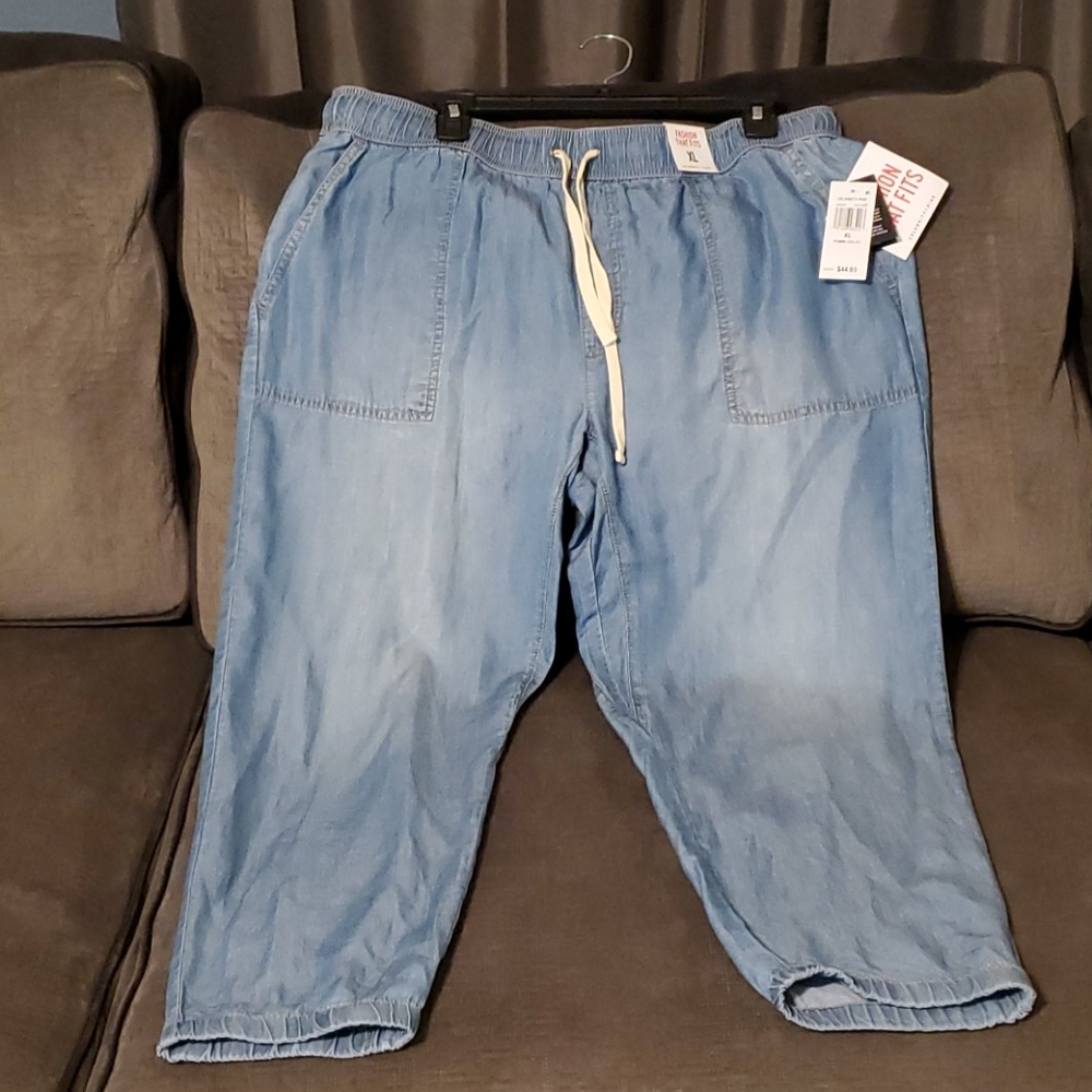 Women's celebrity pink capri 5203